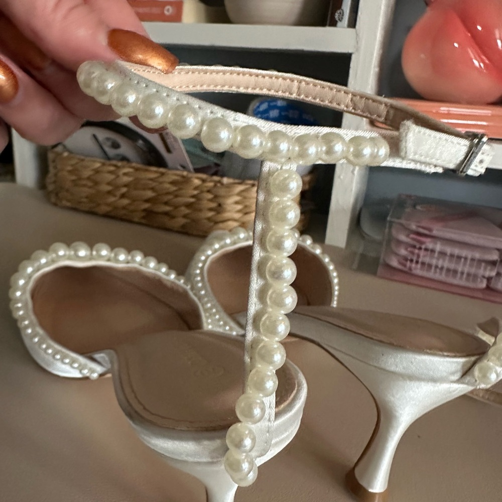 COPY - Elegant White Pearl-Embellished Heels size 10 - Picture 4 of 7